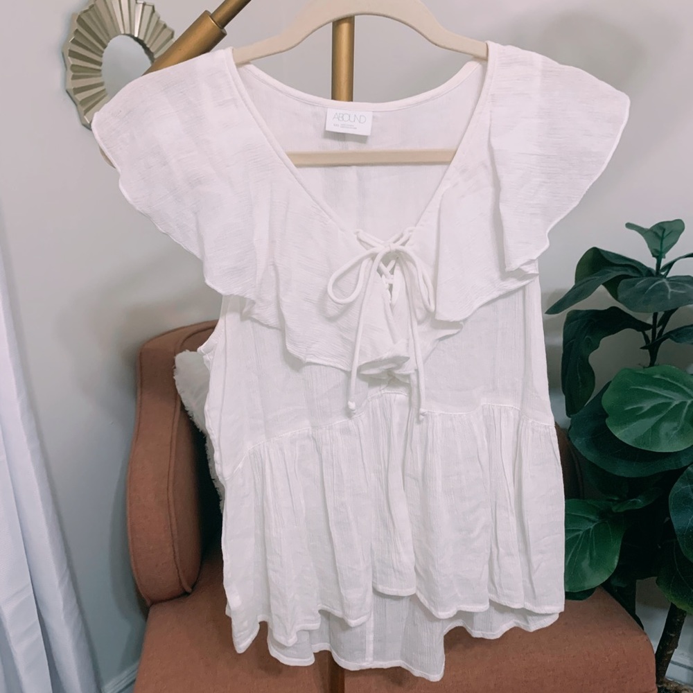 White flowy top! NWOT